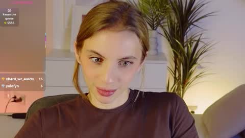 Snapshot of mia_silk chatting on 19, 11, 2025 Mia online show from 19, 11, 2025