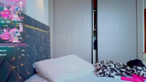 Mia online show from 4, 3, 2025