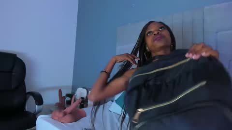 Snapshot of mia_smith_x chatting on 18, 10, 2025 mia_smith_x online show from 18, 10, 2025