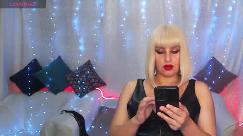 mia_sunn online show from 11, 9, 2025