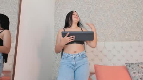 Mia online show from 24, 9, 2025