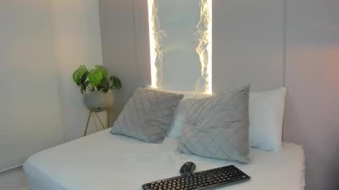 Snapshot of mia_watsonn_ chatting on 28, 3, 2026 M I A online show from 28, 3, 2026