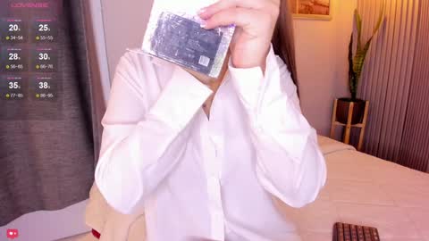 Mia White  online show from 3, 12, 2024