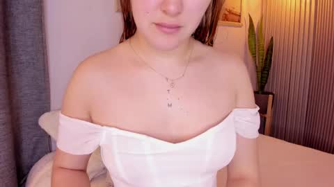 Mia White  online show from 24, 2, 2025