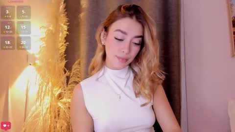 Mia White  online show from 13, 9, 2025