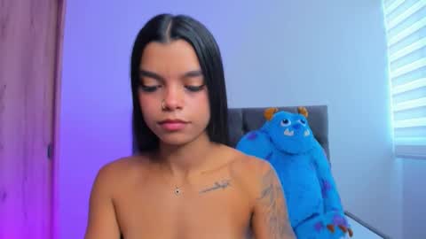 Snapshot of mia_world_ chatting on 15, 10, 2025 online show from 15, 10, 2025