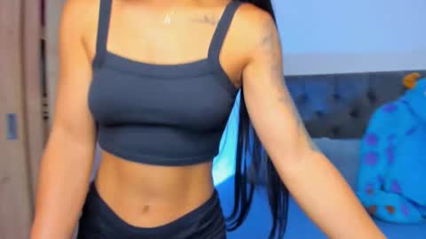 Snapshot of mia_world_ chatting on 25, 10, 2025 online show from 25, 10, 2025