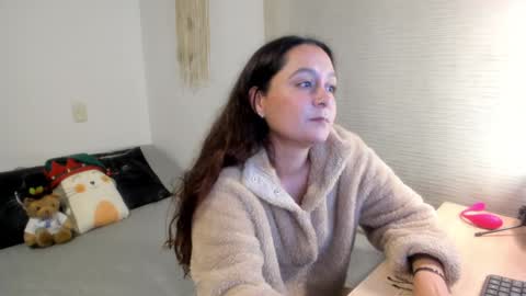 Snapshot of mia_xgray chatting on 19, 12, 2024 Mia online show from 19, 12, 2024