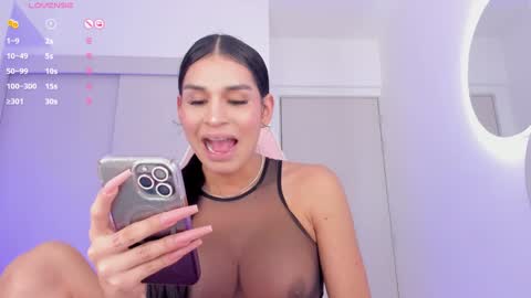 Snapshot of mia_yourmommy chatting on 17, 12, 2024 online show from 17, 12, 2024