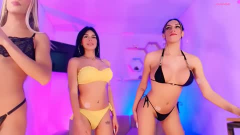 Snapshot of mia_yourmommy chatting on 28, 1, 2025 online show from 28, 1, 2025