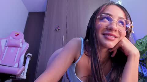 mia  nicolle online show from 20, 2, 2025