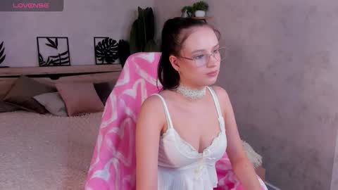 Mia online show from 10, 3, 2026