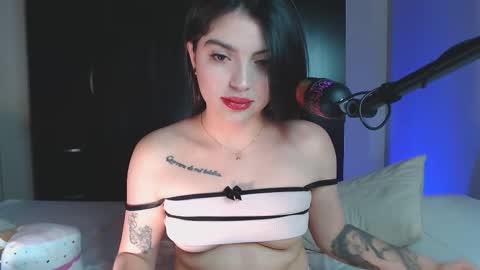 Mia  online show from 22, 9, 2025