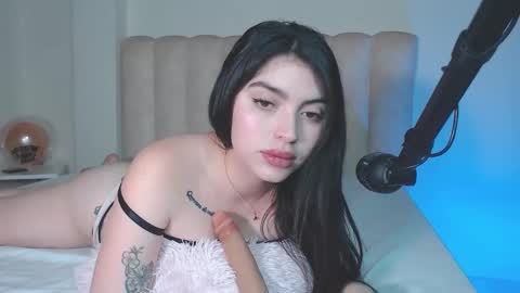 Mia  online show from 2, 10, 2025