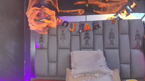 Mia online show from 1, 11, 2025