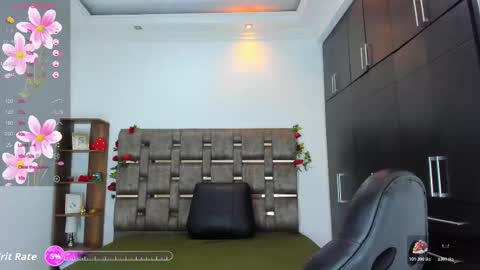 Snapshot of miaalove_ chatting on 24, 10, 2025 MIA LOVE online show from 24, 10, 2025