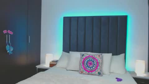 miaandnaty1 online show from 1, 1, 2025