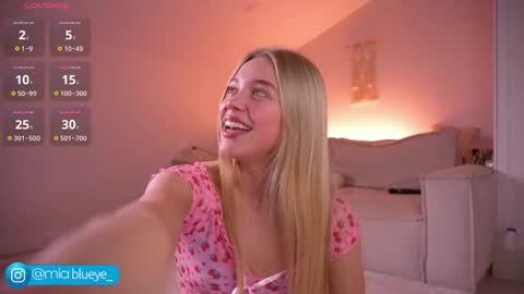 Snapshot of miablueye chatting on 4, 10, 2025 miablueye online show from 4, 10, 2025