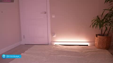 Snapshot of miablueye chatting on 25, 10, 2025 miablueye online show from 25, 10, 2025