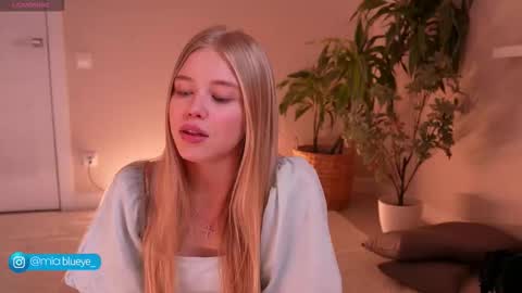 Snapshot of miablueye chatting on 20, 11, 2025 miablueye online show from 20, 11, 2025