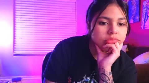 Mia online show from 8, 12, 2024