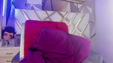   online show from 28, 2, 2025