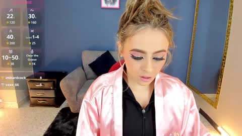 Snapshot of miacarperrlux chatting on 5, 1, 2025 MiaCarper online show from 5, 1, 2025