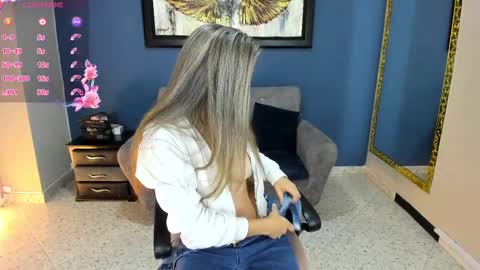 Snapshot of miacarperrlux chatting on 17, 2, 2025 MiaCarper online show from 17, 2, 2025