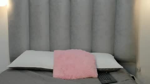 Snapshot of miacleark chatting on 19, 11, 2025 miacleark online show from 19, 11, 2025