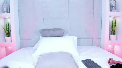 Snapshot of miacollson chatting on 27, 10, 2025 mia online show from 27, 10, 2025