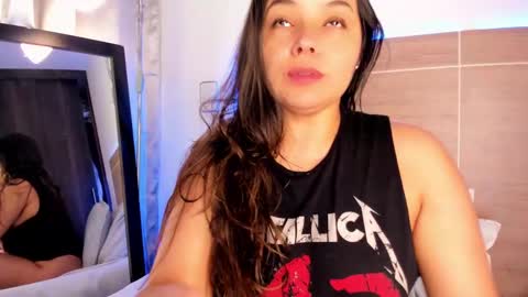 IG Yojanagomez  online show from 12, 2, 2025