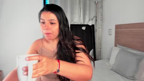 IG Yojanagomez  online show from 9, 3, 2025