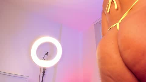 IG Yojanagomez  online show from 5, 2, 2026