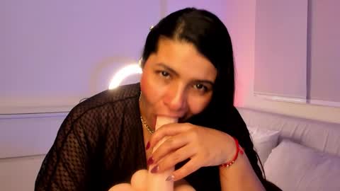 IG Yojanagomez  online show from 4, 3, 2026