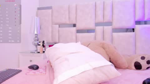 Mia  online show from 17, 12, 2024