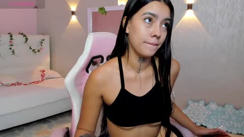 Mia Gomez online show from 8, 1, 2025