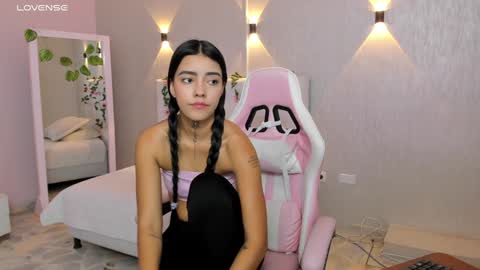 Mia Gomez online show from 4, 2, 2025