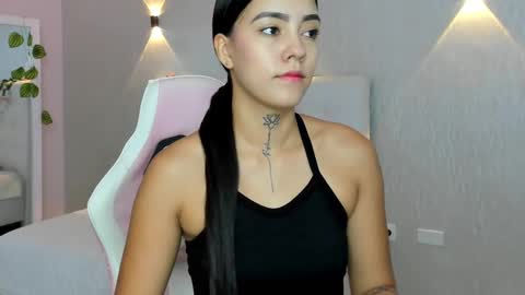 Mia Gomez online show from 4, 3, 2025