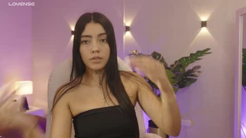 Mia Gomez online show from 6, 11, 2025