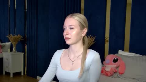 Snapshot of miagraces chatting on 10, 10, 2025 Mia online show from 10, 10, 2025