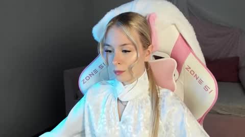 Snapshot of miagraces chatting on 14, 10, 2025 Mia online show from 14, 10, 2025