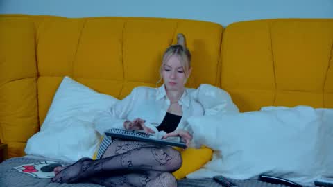 Snapshot of miagraces chatting on 21, 10, 2025 Mia online show from 21, 10, 2025