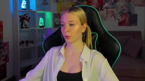 Snapshot of miagraces chatting on 24, 10, 2025 Mia online show from 24, 10, 2025