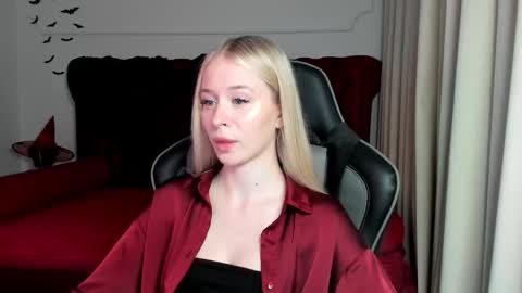 Snapshot of miagraces chatting on 27, 10, 2025 Mia online show from 27, 10, 2025