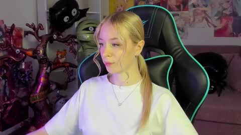 Snapshot of miagraces chatting on 29, 10, 2025 Mia online show from 29, 10, 2025