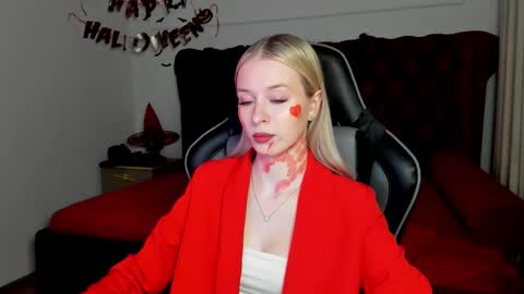 Snapshot of miagraces chatting on 31, 10, 2025 Mia online show from 31, 10, 2025