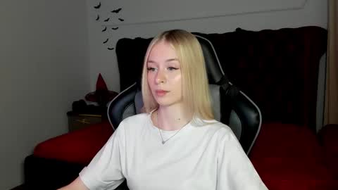 Snapshot of miagraces chatting on 3, 11, 2025 Mia online show from 3, 11, 2025