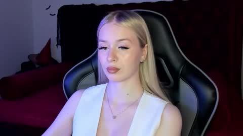 Snapshot of miagraces chatting on 6, 11, 2025 Mia online show from 6, 11, 2025