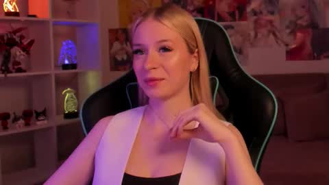 Snapshot of miagraces chatting on 13, 11, 2025 Mia online show from 13, 11, 2025