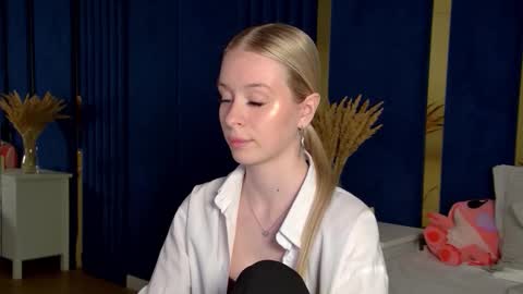 Snapshot of miagraces chatting on 25, 11, 2025 Mia online show from 25, 11, 2025